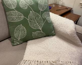 Decorative pillows, throw blanket