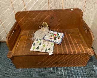 wooden lift bench