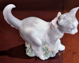 Lladro cat figurine