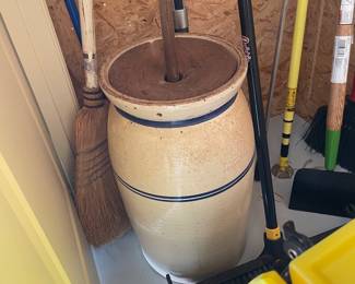 LARGE BUTTER CHURN
