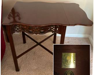 Mahogany Georgian drop leaf Pembroke side accent table, Bakers Furniture Historic Charleston Reproduction, Charleston, SC, Museum of Decorative Arts. 