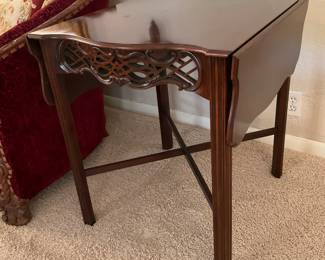 Mahogany Georgian drop leaf Pembroke side accent table, Bakers Furniture Historic Charleston Reproduction, Charleston, SC, Museum of Decorative Arts. 