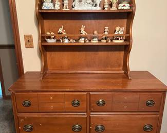 Dresser with Hutch