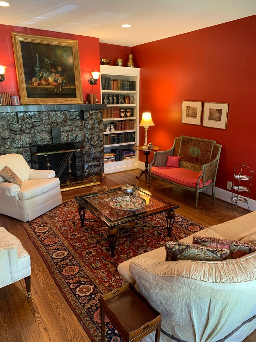 A lovely setting.
Rugs are being retained by the family.