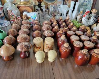 Hull Brown Drip mushroom Salt and Pepper Shakers.