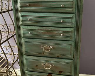 Vaughn Lingerie Chest 