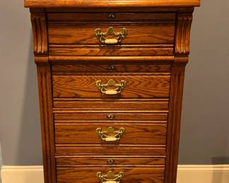 Lexington Oak Lingerie Chest