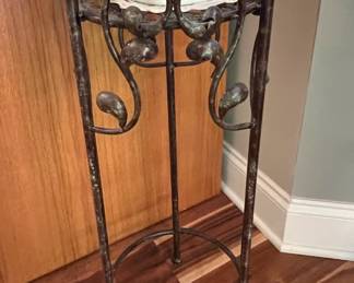Pedestal Plant Stand 