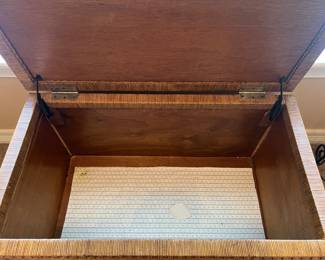 Wicker Hope Chest/Trunk (Excellent Condition)