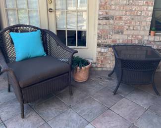 (6) Piece Wicker Outdoor Patio Furniture Set: Sofa, Coffee Table, (2) Lounge Chairs, Ottoman, & Side Table