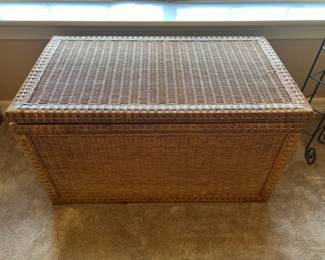 Wicker Hope Chest/Trunk (Excellent Condition)