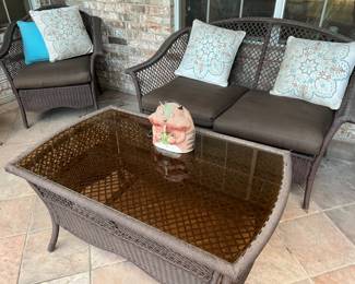 (6) Piece Wicker Outdoor Patio Furniture Set: Sofa, Coffee Table, (2) Lounge Chairs, Ottoman, & Side Table
