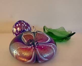 1999 Glasshouse Art Glass Iridescent Floral Pattern Oil Lamp, Pair of Green Blown Glass Ring Holders, Purple/White Blown Glass Diffuser Jar