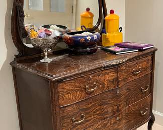Tiger Oak Serpentine Front 4 Drawer Dresser with Mirror