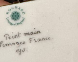 Limoges Rochard Notre Dame Pill Box. Photo 2 of 2.