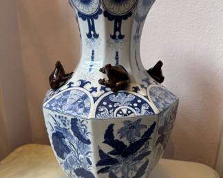 Blue & White Chinese Vase with Frog Motif. Measures 13"H. VERY HEAVY! Photo 1 of 4. 