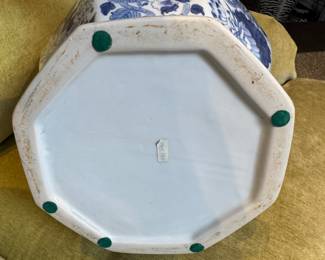 Blue & White Chinese Vase with Frog Motif. Measures 13"H. VERY HEAVY! Photo 4 of 4. 