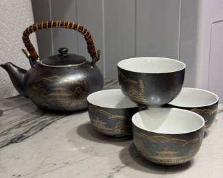 Japanese Tea Set with 4 Cups. 