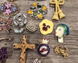costume jewelry brooches
