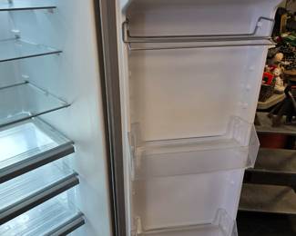 Whirlpool Refrigerator 2021 pretty clean