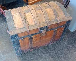 Camelback trunk vintage