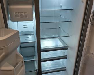 Whirlpool Refrigerator 2021 pretty clean