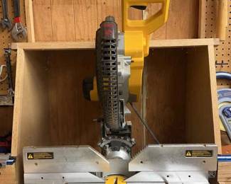 Dewalt 12 Double Bevel Compound Miter Saw