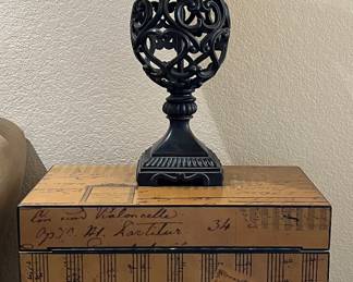 Trunk-Style End Table, Table Lamp