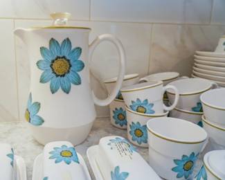 Noritake Progressive Blue Daisy dinnerware