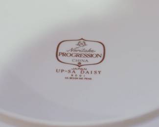 Noritake Progressive Blue Daisy dinnerware