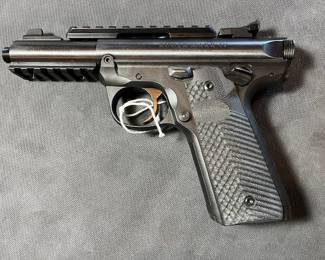 (#20) Ruger MKIV 22/45 Tactical (with plastic case)