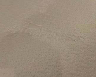Tempur-Pedic mattress logo