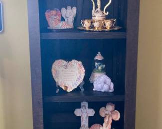 Bookshelf curio