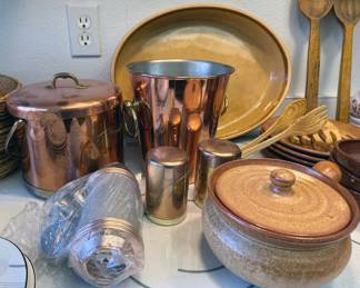 Assorted kitchenwares