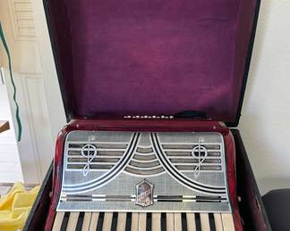 La Tosca Gretsch accordion in case