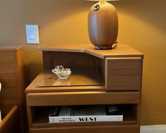 Here is the other nightstand.  Notice also the acorn-shaped table lamps.  Those are Dyrlund lamps.