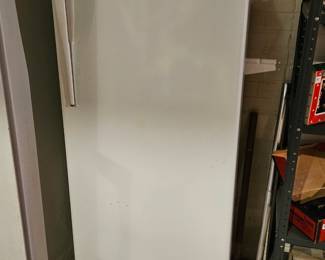 Danby Apartment Size Refrigerator 