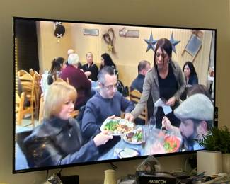 75” glat screen smart tv 