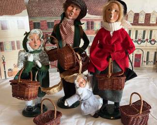Byers Choice Carolers Basket Vendors