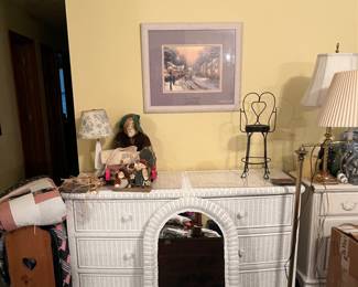 Newer wicker dresser & hanging mirror