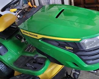 John Deere S110 Riding Lawn Mower