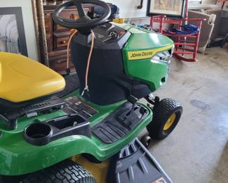 John Deere S110 Riding Lawn Mower