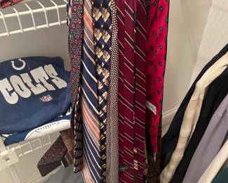 Gorgeous Vintage Womens Clothing from fine evening gowns to sweaters to pants to suits to jackets to denims to leather and more!!! also Boots, Shoes,, Sandals, Purses, Hats, and much much more!!!