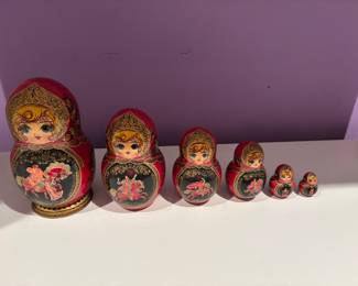NESTING DOLLS