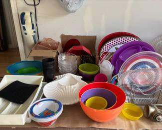 PLASTIC DISHES