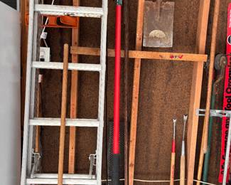 EXTENSION LADDER & YARD TOOLS