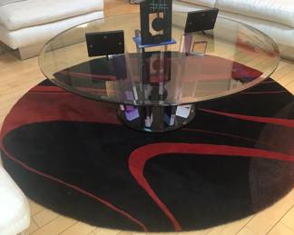 ROUND GLASS COCKTAIL TABLE WITHCOLORFUL  LEGS 48 " ROUND AND ARE RUG