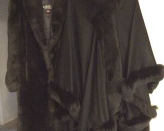 Cashmere & fur Cape