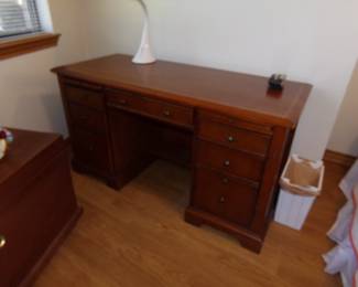 Super Nice Desk with all the Bells and Whistles