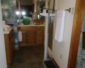 Professional Weight Scale Machine and Bathroom Items